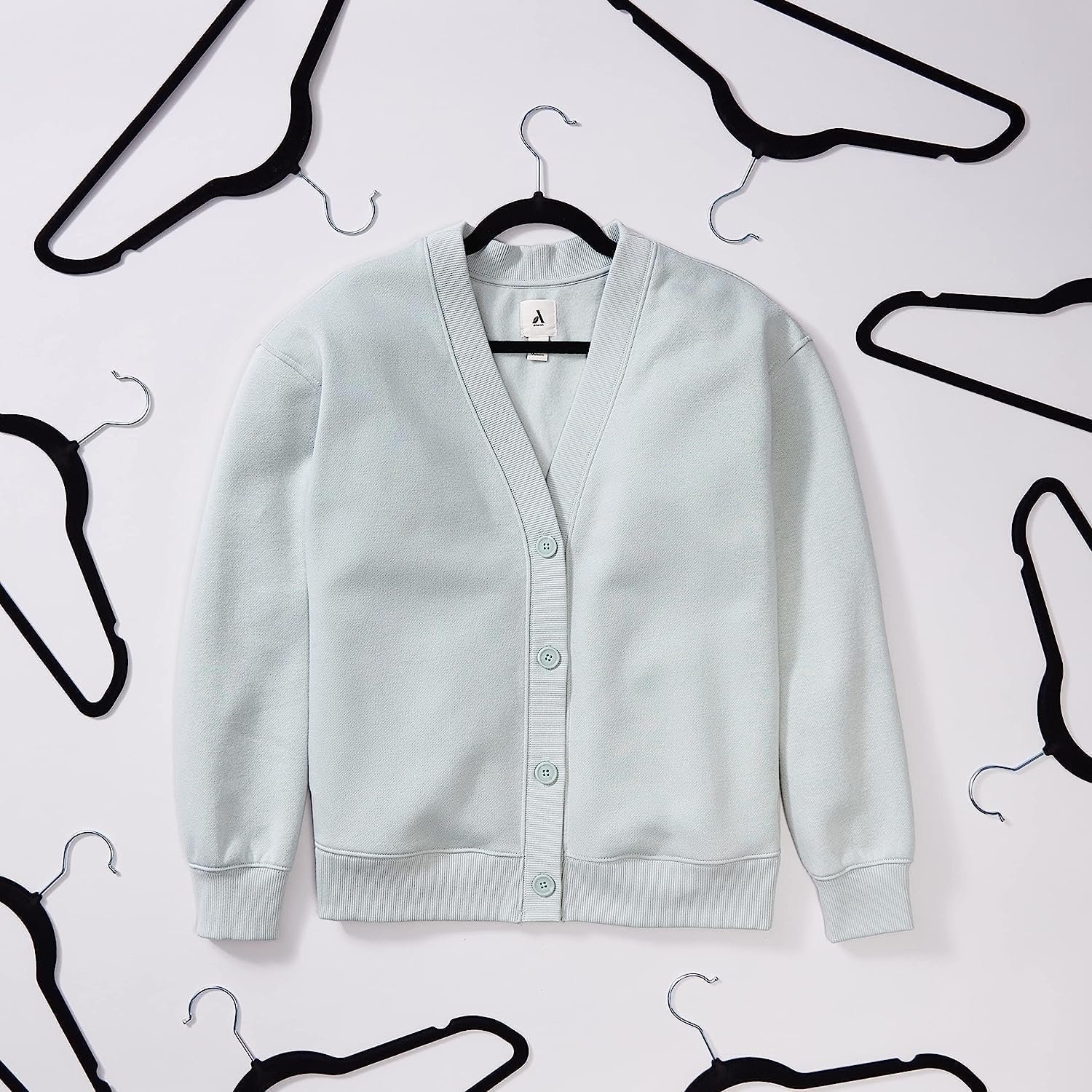 Amazon Basics Slim Velvet, Non-Slip Suit Clothes Hangers, Pack of 30, Black - Image 5